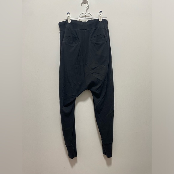 UNCON | ACTIVE
Black Drop Crotch Joggers with Gold Zips
Regular price$308.00 - Picture 4 of 6